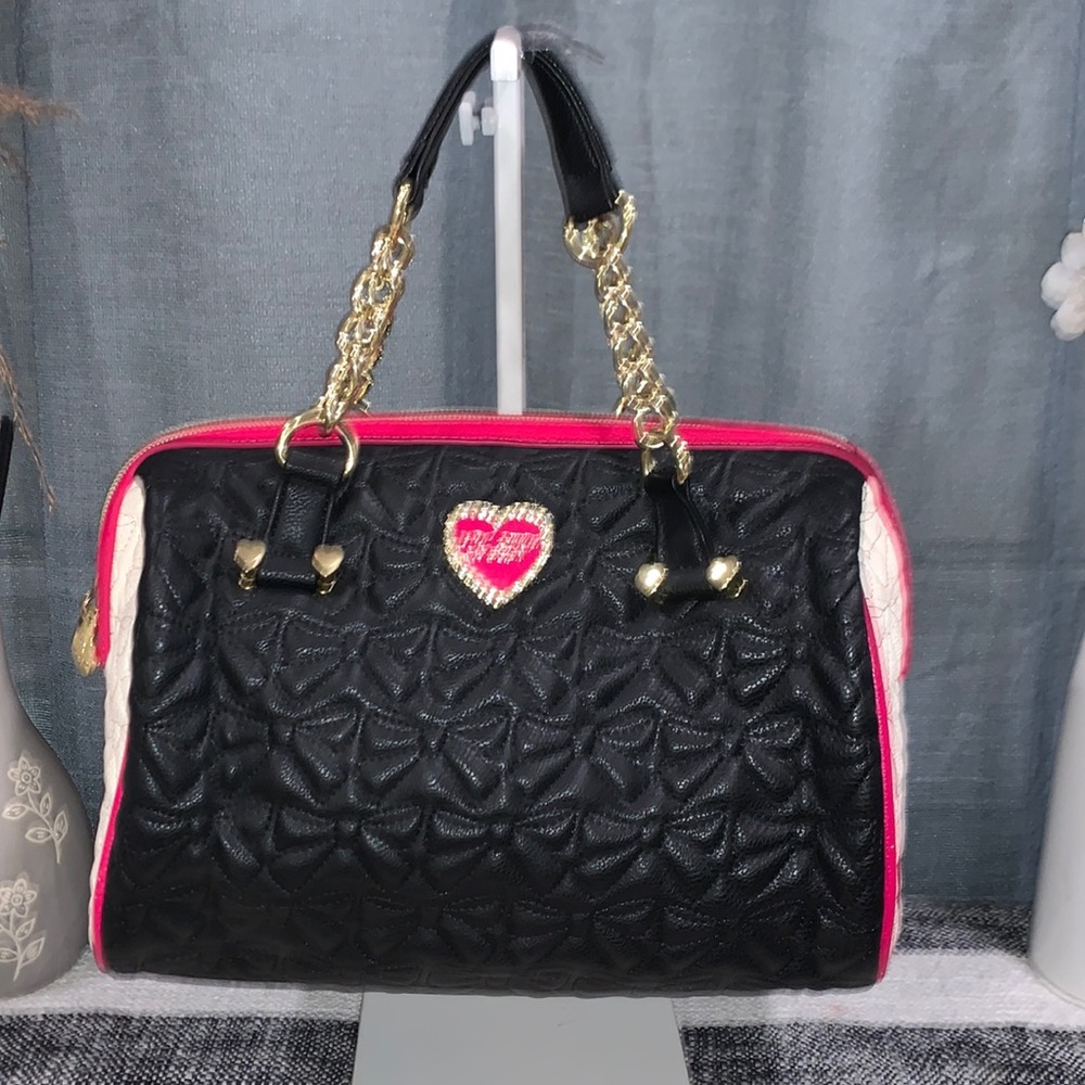Betsey Johnson Shoulder/ handbag bag.
